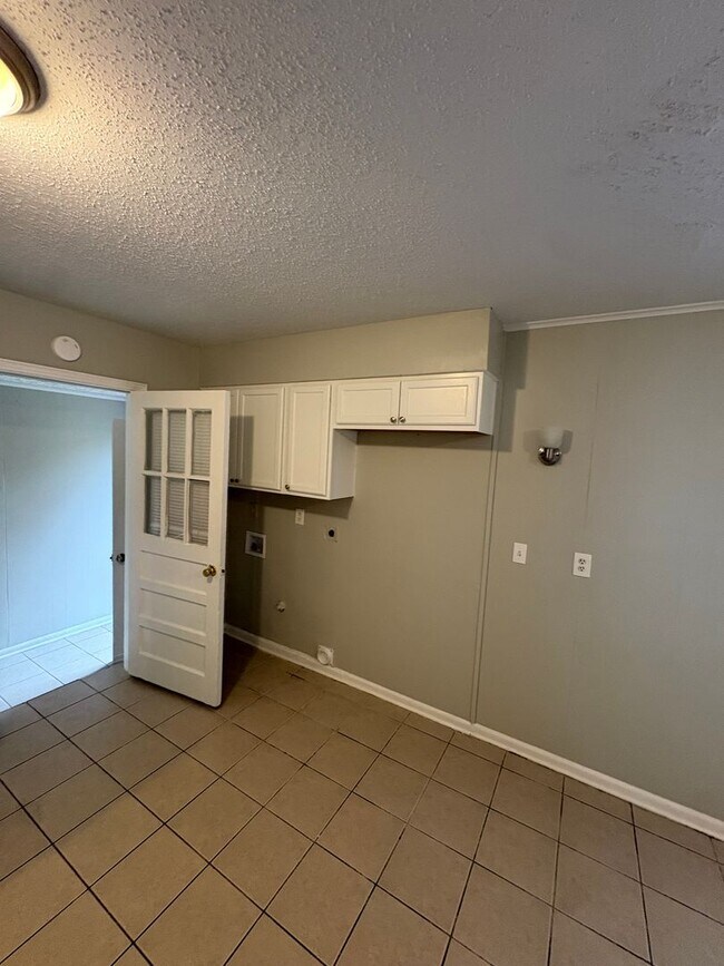 Building Photo - 4212 Cochese Rd