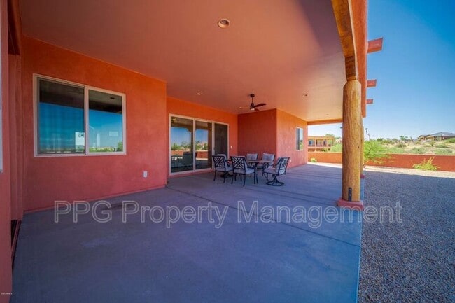 Building Photo - 335 Latigo Way