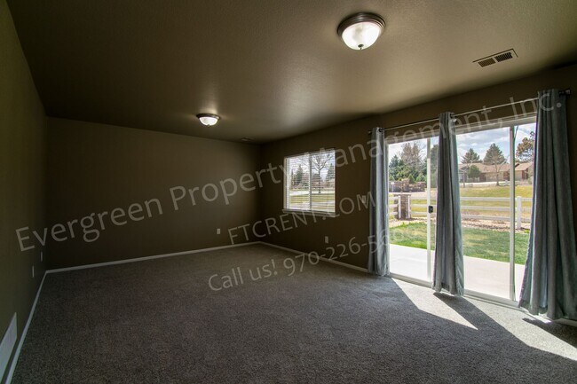 Building Photo - 3 bed, 3 bath Corner Lot in the Maple Hill...