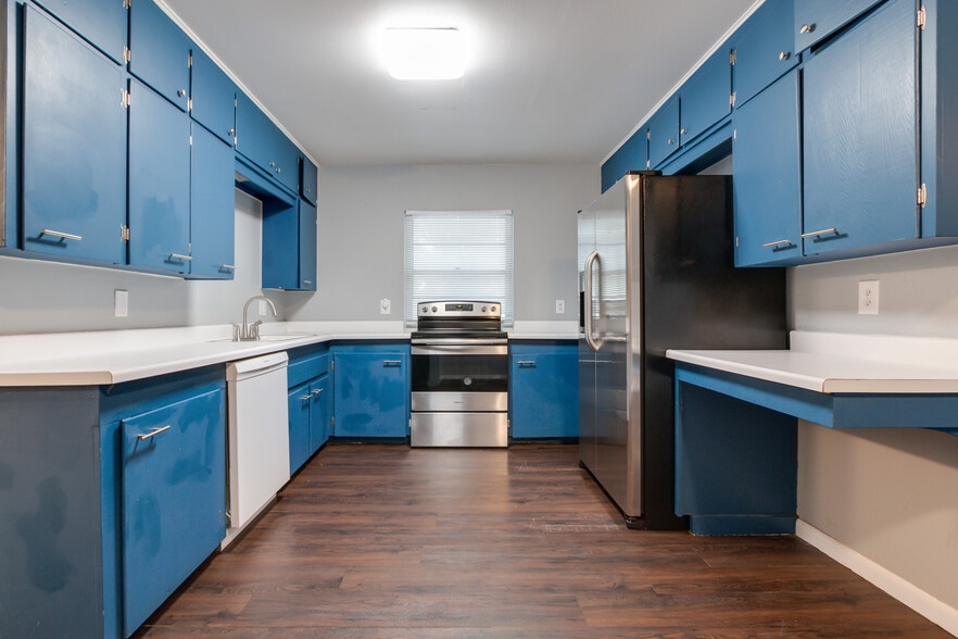 Building Photo - 2311 N Gatewood Ave