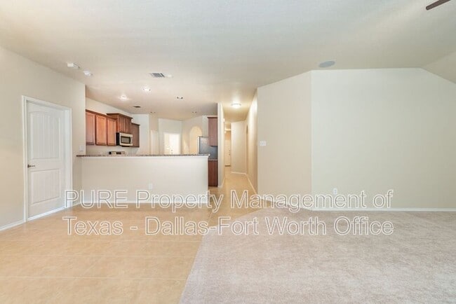 Building Photo - 1012 Lake Hollow Dr