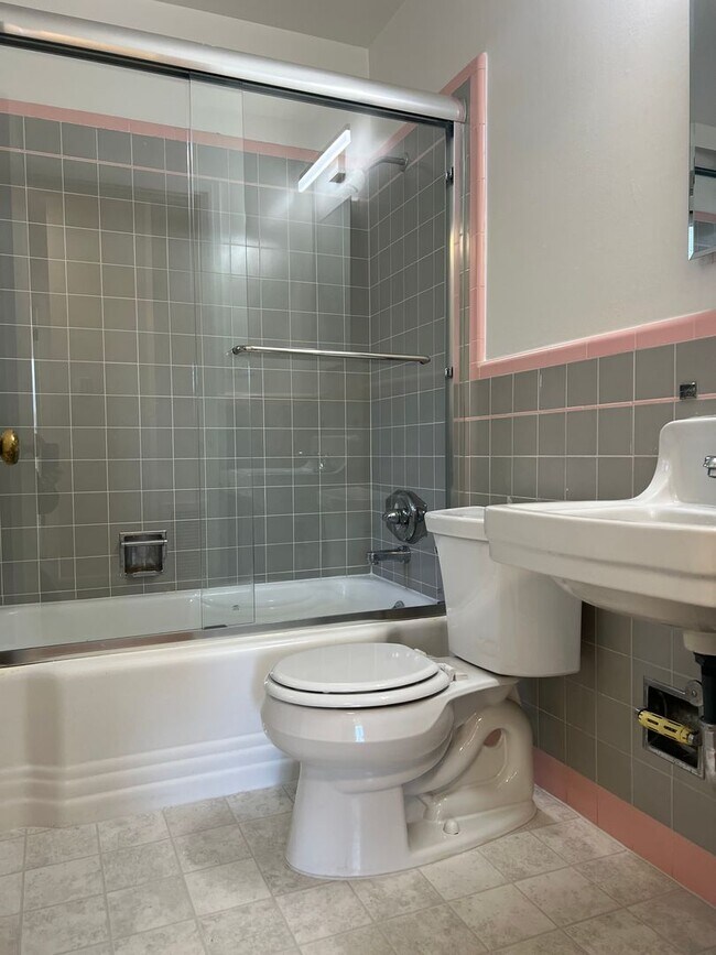 Building Photo - 1342