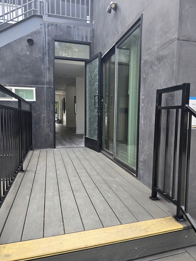 Building Photo - 1245 Crenshaw Blvd