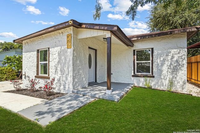 Building Photo - 911 W Wildwood Dr