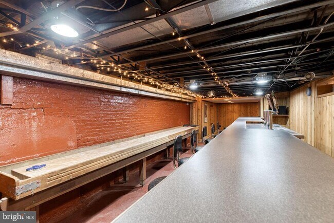 Building Photo - 447 Gittings St