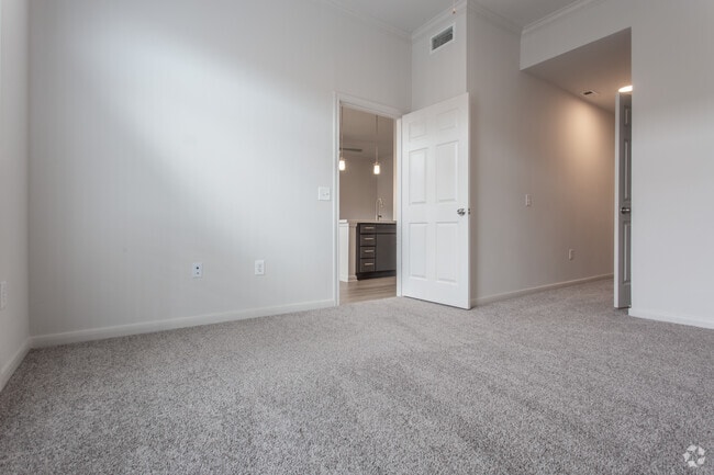 1 BR, 1 BA - 888 SF - Monaco - Camden Plaza