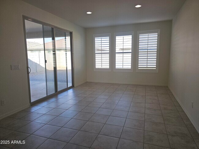 Building Photo - 8622 W Rancho Dr