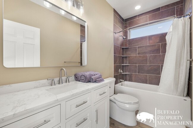 Building Photo - Brand new fully furnished home available f...