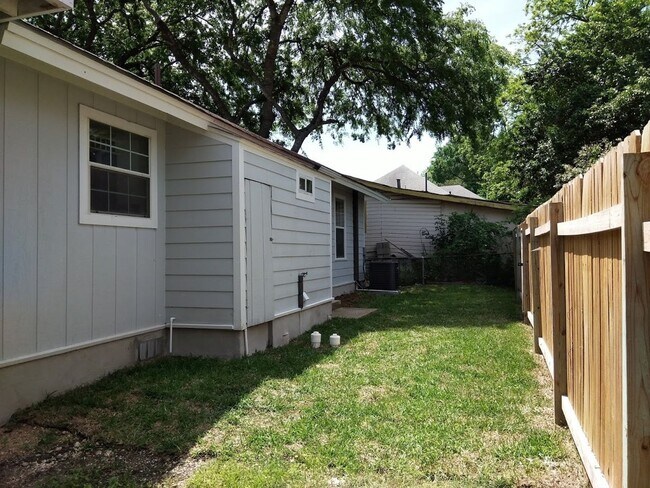 Building Photo - *COMING SOON* Charming 3BR/2BA Home with Covered Porch & Stainless Steel Appliances!