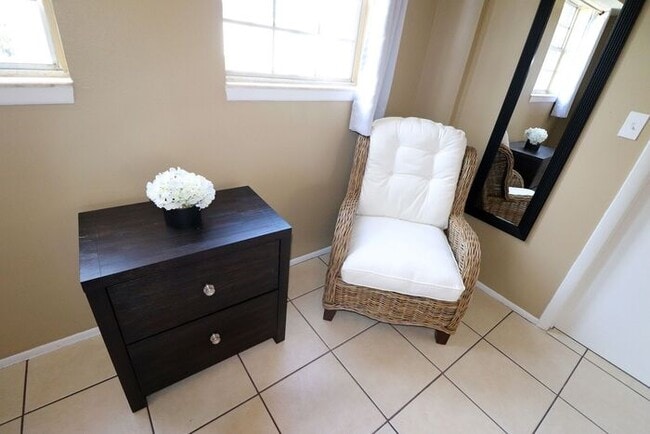 Building Photo - One bedroom apt 7 or 12 months furnish or unfurnished. Apartamento disponible amueblado o sin mue...