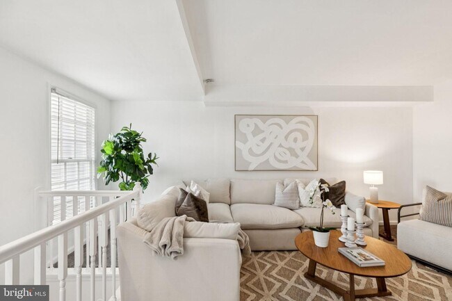 Building Photo - Great Townhouse w/ 2 Bedrooms, 1.5 Baths, ...