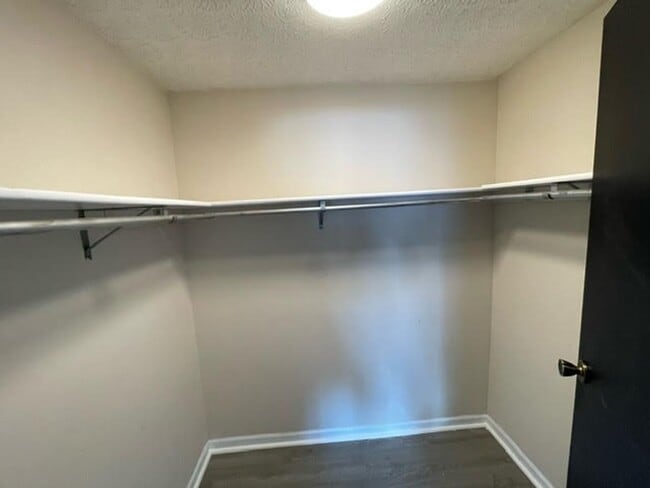 Building Photo - 4229 Briarwood Dr