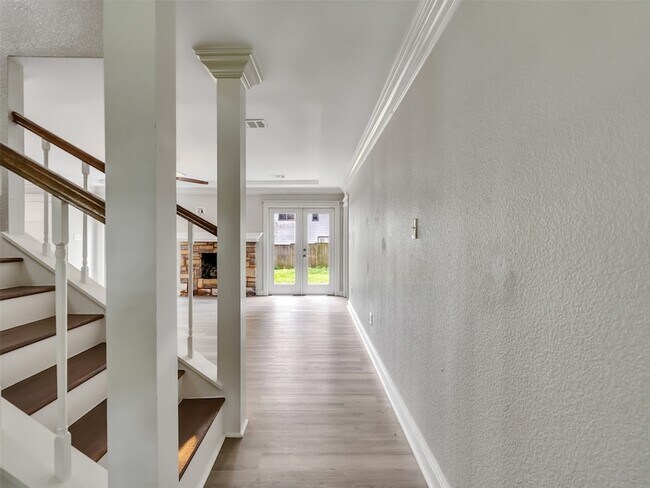Building Photo - 612 Orangewood Dr