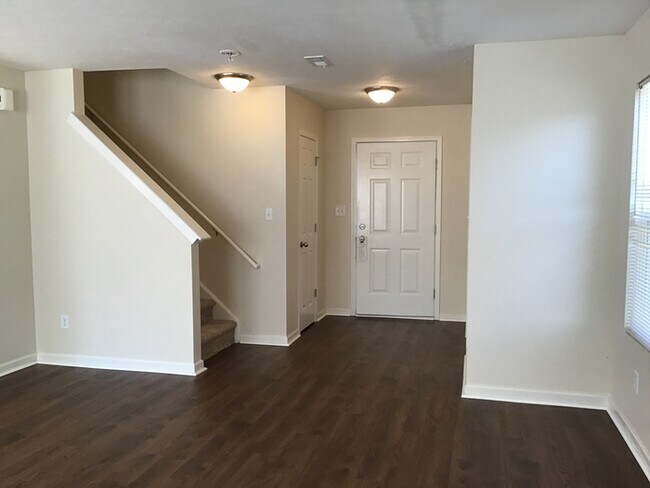Building Photo - 4 bed 2.5 in Greenwood with HUGE fenced in...