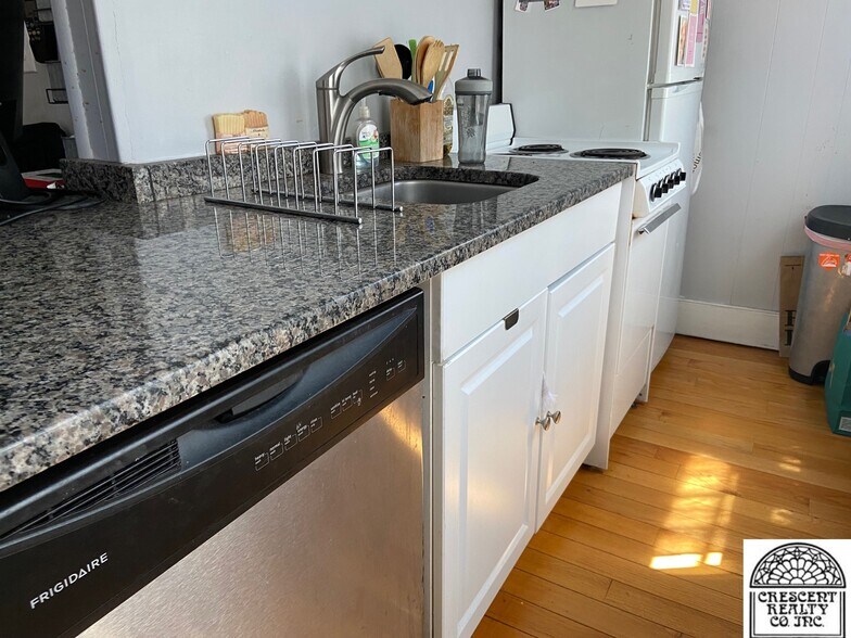 Building Photo - 106 Myrtle St