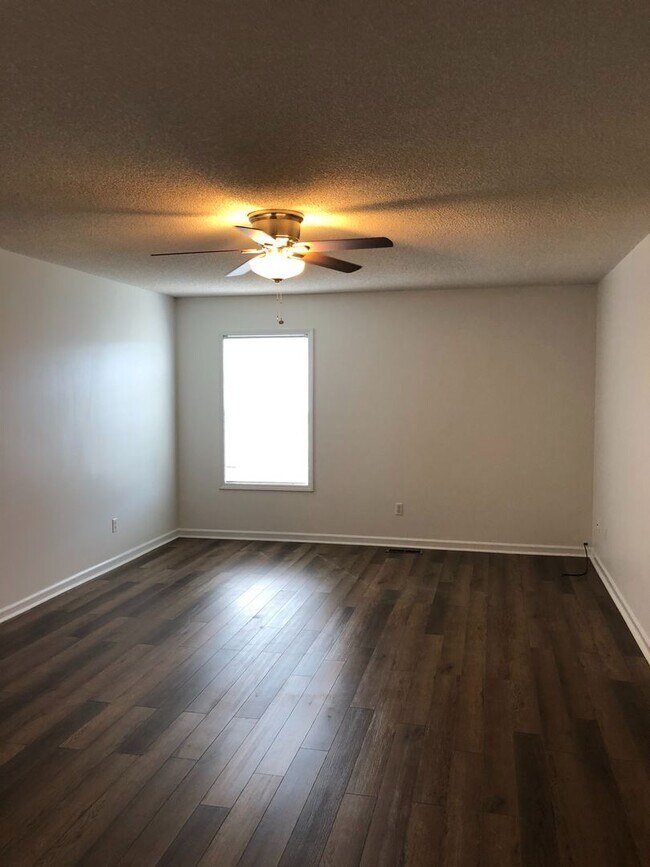 Building Photo - Foxhill Commons - Fresh Paint and New Flooring Throughout!!!
