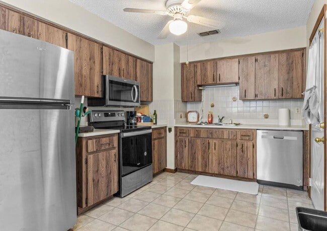 Building Photo - 2BR/1BA Home in Pine Run Estates – 55+ Com...