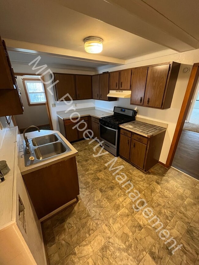 Building Photo - 206 Harold St