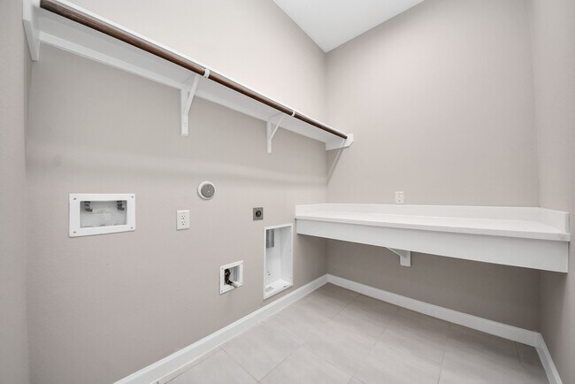 Building Photo - 8114 Silverspot Ln