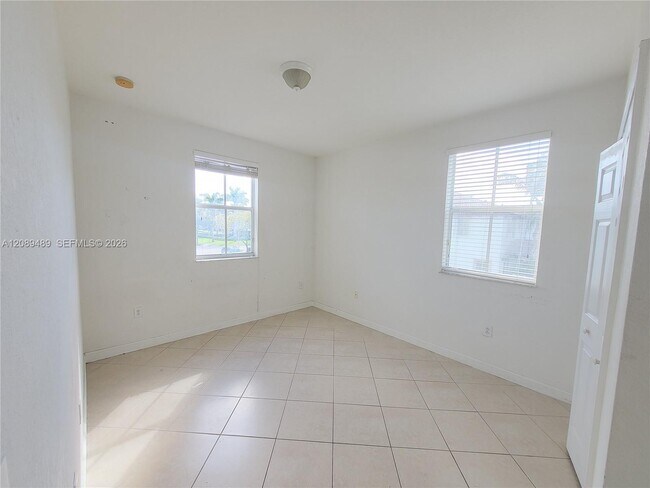 Building Photo - 7800 NW 116 Pl