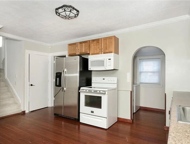 Building Photo - Updated 4 bedroom in Roseville