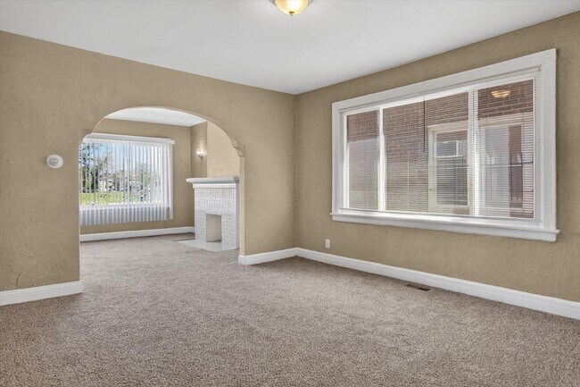 Building Photo - 3825 Waverly St