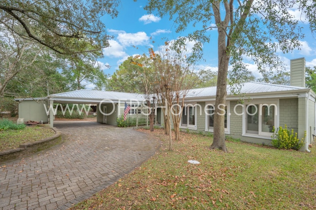 Building Photo - Bayou-Front Home w/ Dock