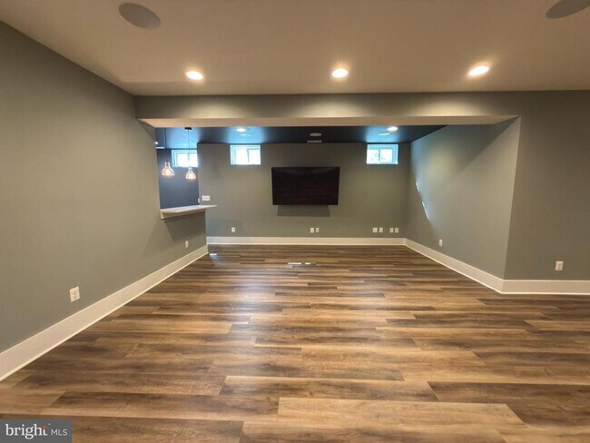 Building Photo - 8 Ramsdell Ct