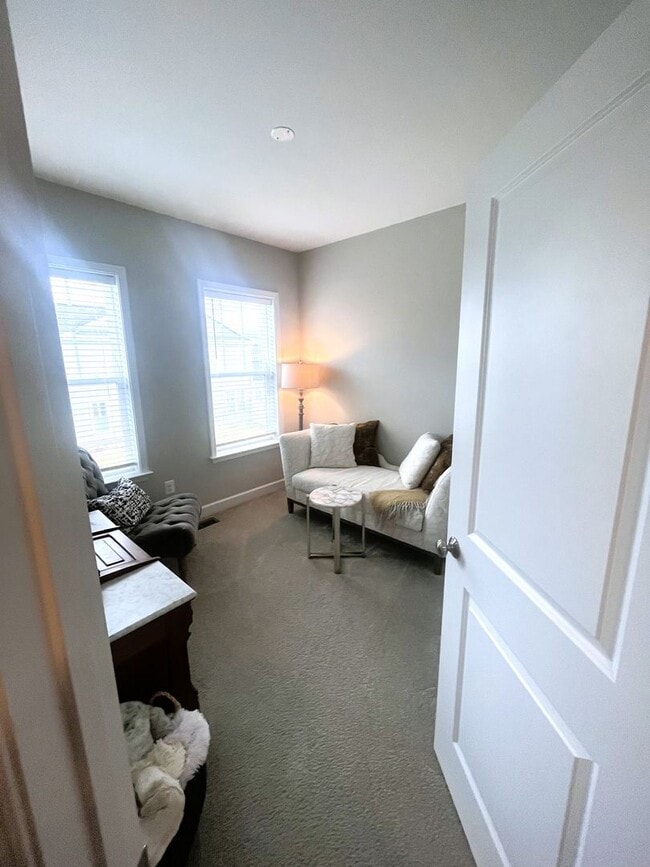 Building Photo - Executive Townhome in Preston Lakes