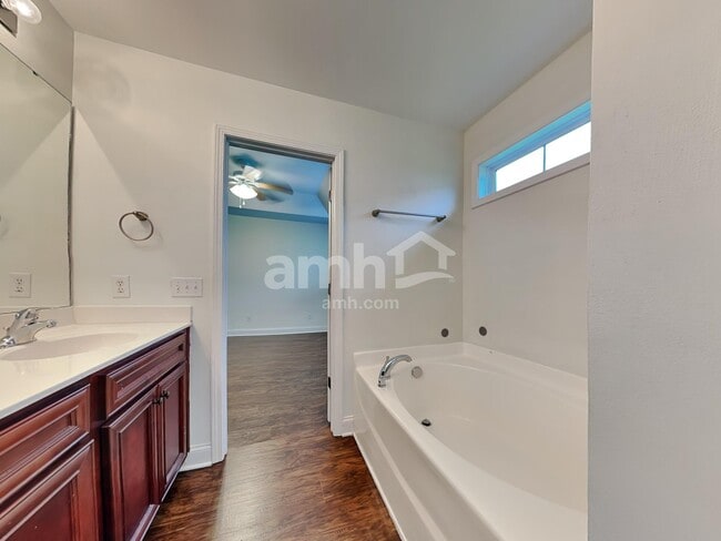 Building Photo - 2904 John Cabot Dr