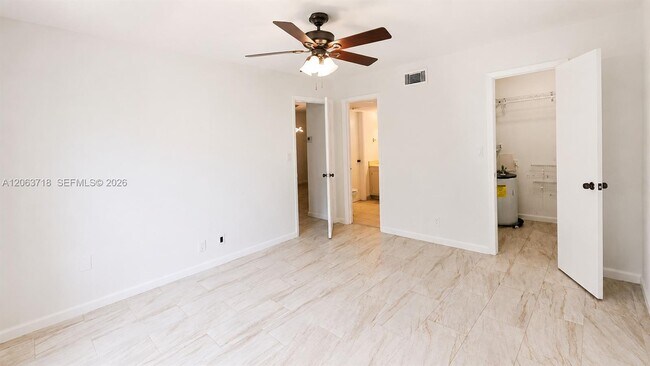 Building Photo - 3101 Oakland Shores Dr