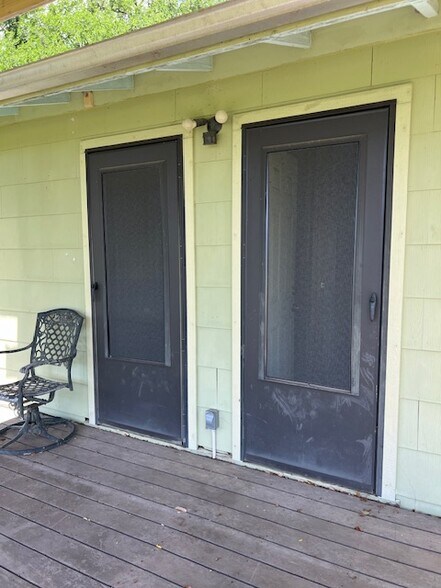 2 doors to back porch - 9900 E State Highway 71