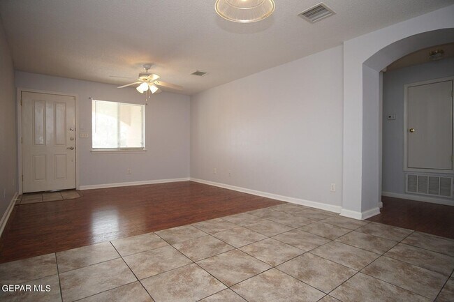 Building Photo - 3400 Blue Earth Ln
