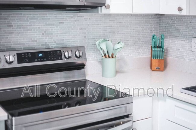 Building Photo - 7308 Sunset Ave