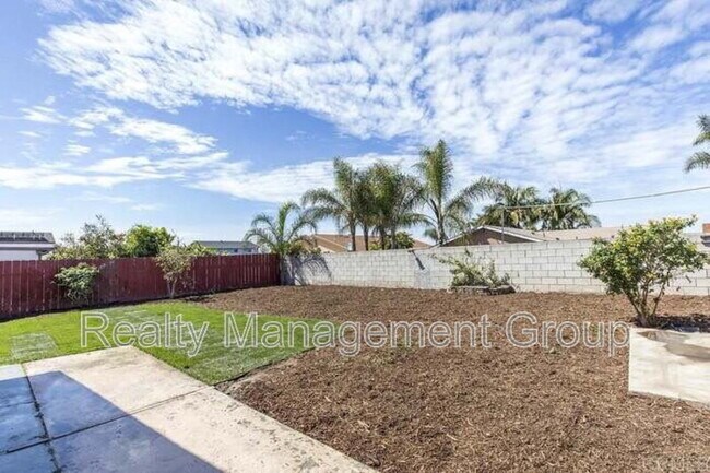 Building Photo - 888 Narwhal St