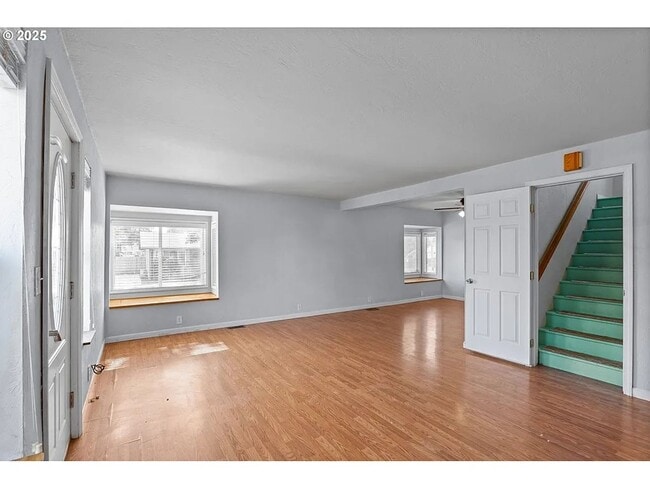 Building Photo - Rare Single Family Home  W/ 2 car garage