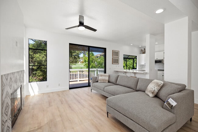 Building Photo - 31 Oak Knolls