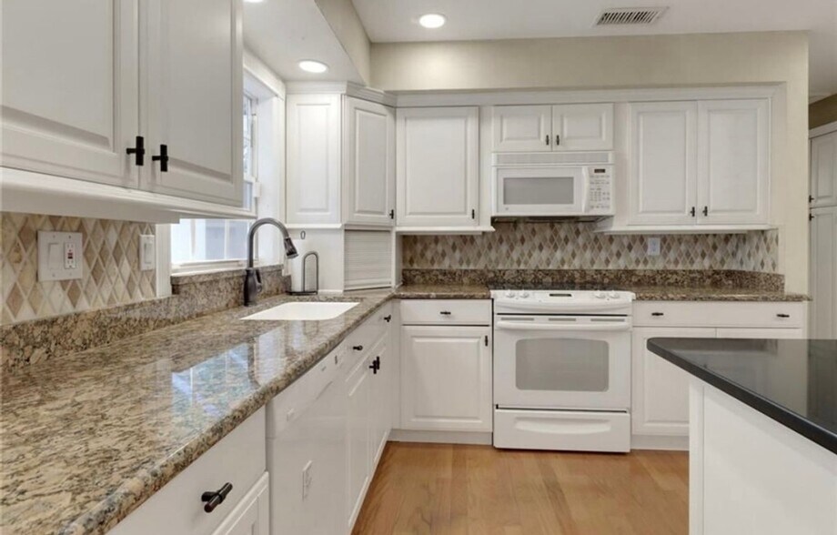 Building Photo - 13711 Raleigh Ln