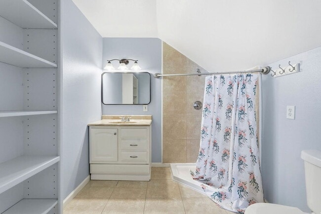 Building Photo - 3311 Whitebud Dr