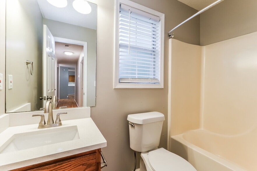 Building Photo - 426 Ivy Crest Dr