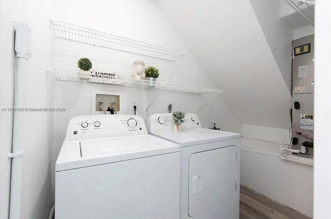 Building Photo - 2512 SW 113th Ct