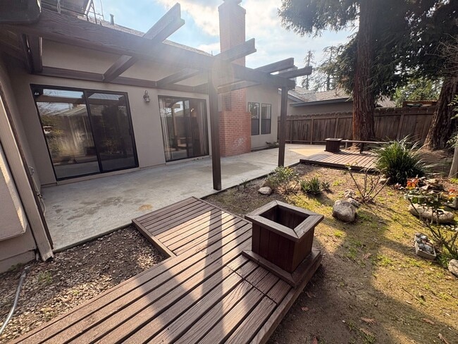 Building Photo - Beautiful 3 bedroom Home for rent in Visalia, Ca
