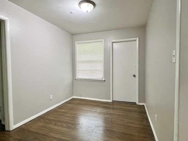 Building Photo - 424 Stoneham Rd