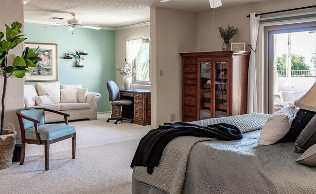 Building Photo - FULLY FURNISHED - LONG TERM RENTAL 3 Bedro...
