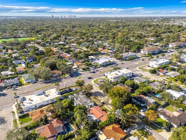 Building Photo - 3965 SW 60th Ct