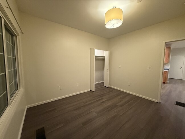 Building Photo - 562 29th St