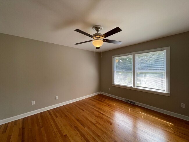 Building Photo - 204 Brushwood Rd