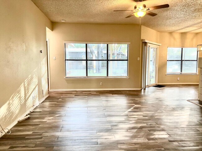 Building Photo - 207 Canoga Park Dr