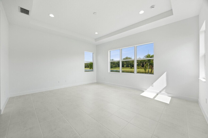 Building Photo - 15144 Wildwood Cir
