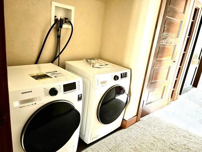 Building Photo - 219 Main St